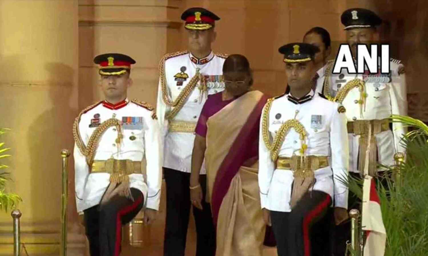 President Droupadi Murmu arrives to administer the... ... Modi 3.0 new Cabinet HIGHLIGHTS: Narendra Modi takes oath as PM for third time, 72 ministers sworn in