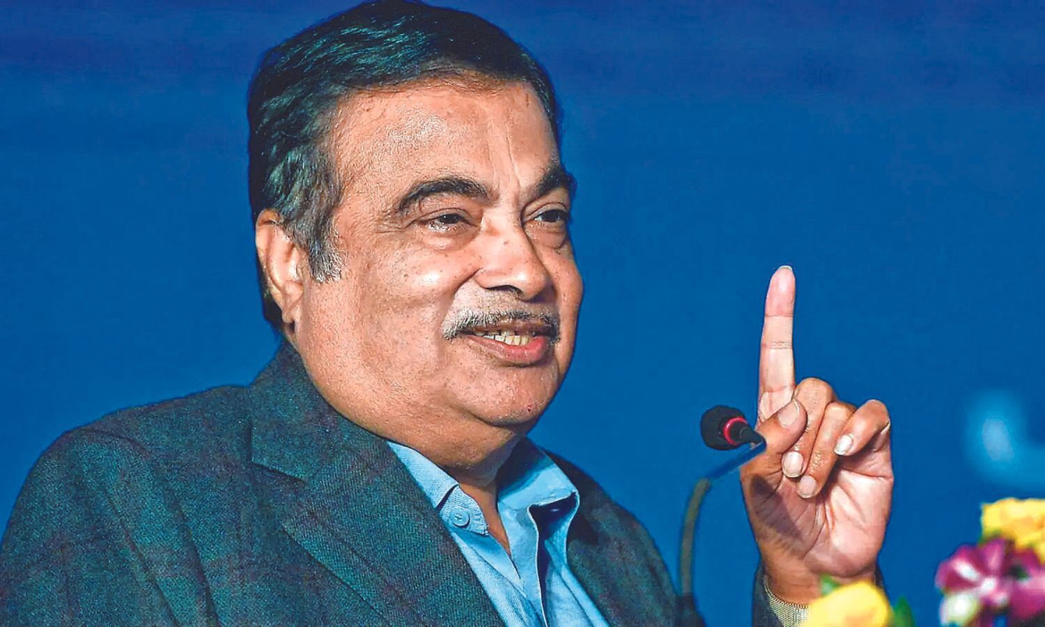 Nitin Gadkari takes lead of over 78,000 votes against Vikas Thakre