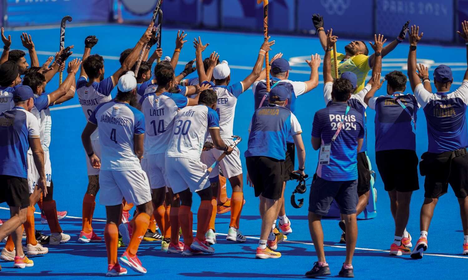 Teammates bow down to PR Sreejesh after winning bronze as he bids farewell