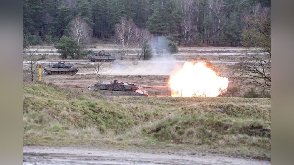 Ukraine gets first batch of Leopard 2 tanks from Germany