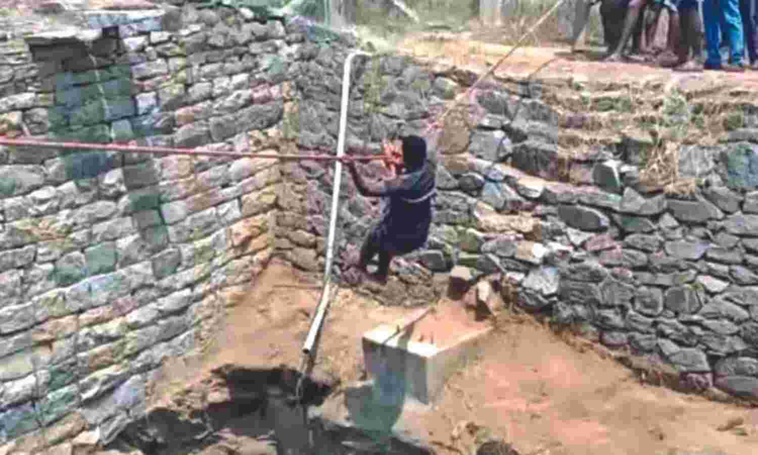 2 workers engaged in desilting fall into irrigation well, injured